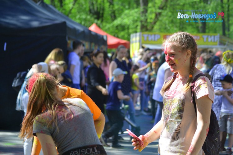 Фестиваль красок 12 мая 2018 года в Великом Новгороде3657